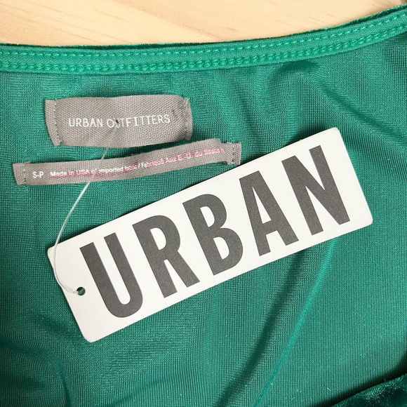NWT Urban Outfitters Sasha Long Sleeve Velvet Romper in Emerald Green Size Small - Picture 3 of 12